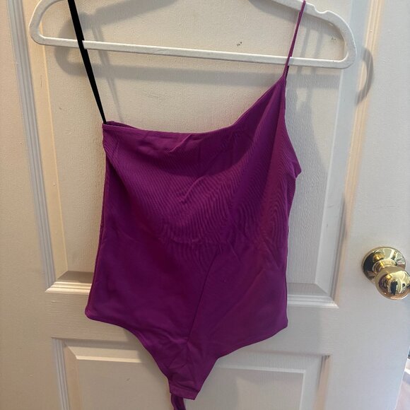 Aritzia Babaton Contour One Shoulder Cami Bodysuit - Size M - Ube Purple - Picture 2 of 3